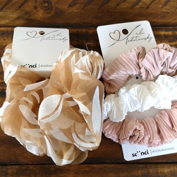 Accessory Lot - Picture 3 of 7